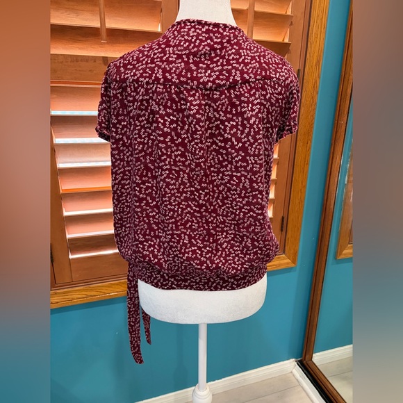 Universal Threads Burgundy Top - Picture 3 of 6